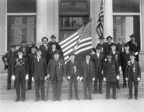A group of Grand Army of the Republic (GAR) members (WSA Meyers Neg 174)