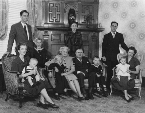Barrett Neg 87 derivative, Barrett family photo, 1951
